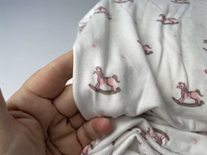 Viscosejersey - lyserød gyngehest og små måner og stjerner
